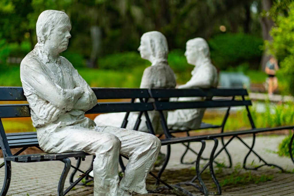 20 Must-Try Foods and Activities in New Orleans 13 The sculptures depict an elderly couple in a moment of quiet companionship, gazing serenely at the park around them. The figures are realistically detailed, from the folds of their garments to their expressive faces, evoking a sense of timeless peace.